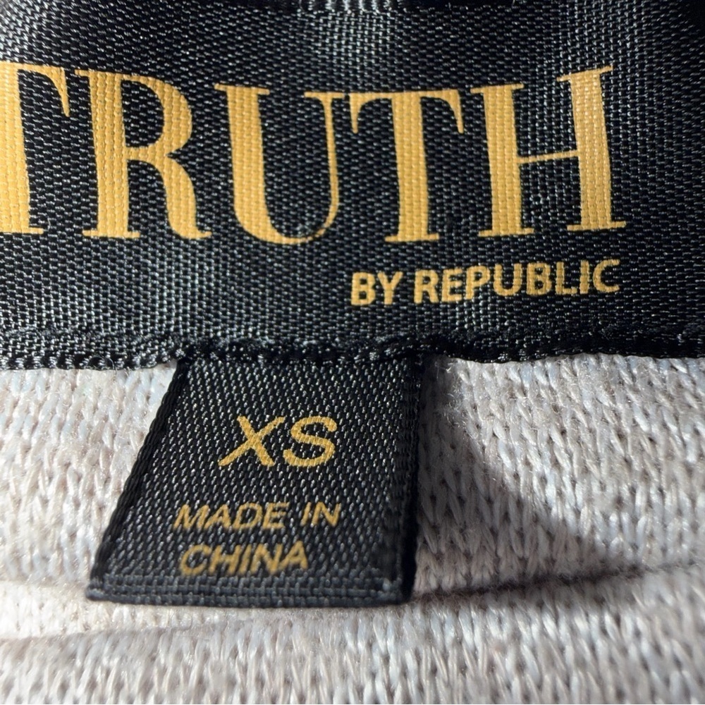 Truth by Republic Long Sleeve Drawstring Side Top Size XSmall - Picture 6 of 6